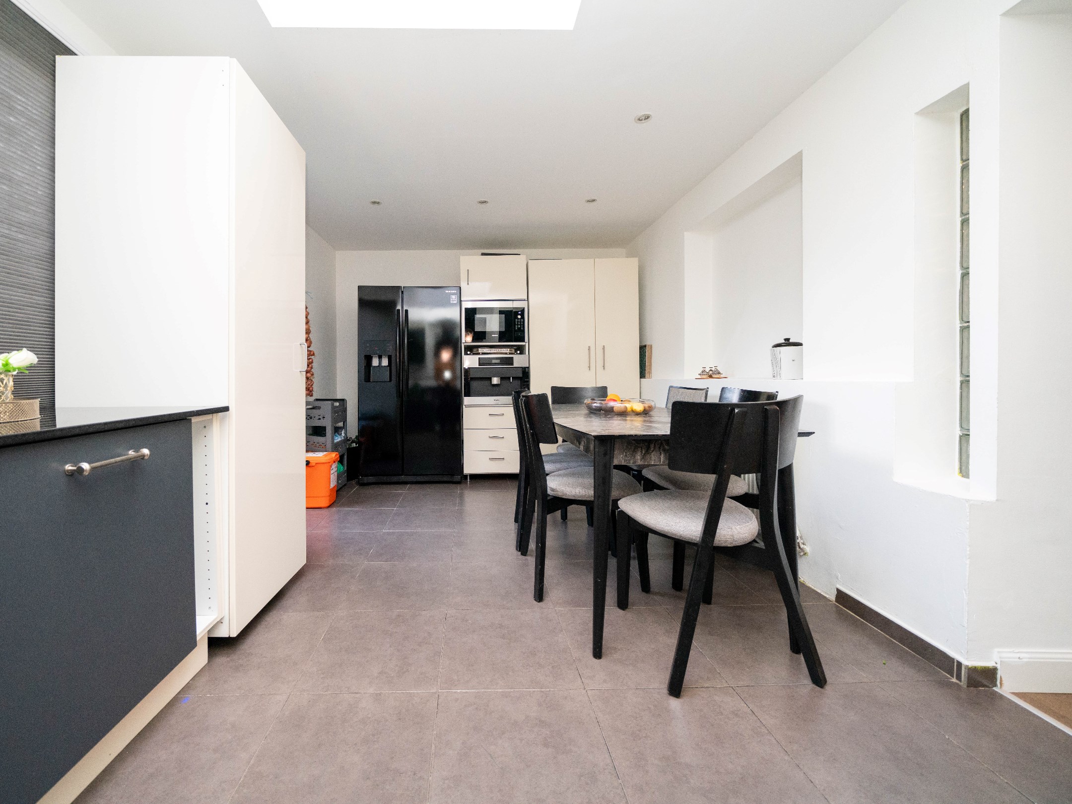 Ruime woning met 5 kamers, 4 badkamers en tuin 