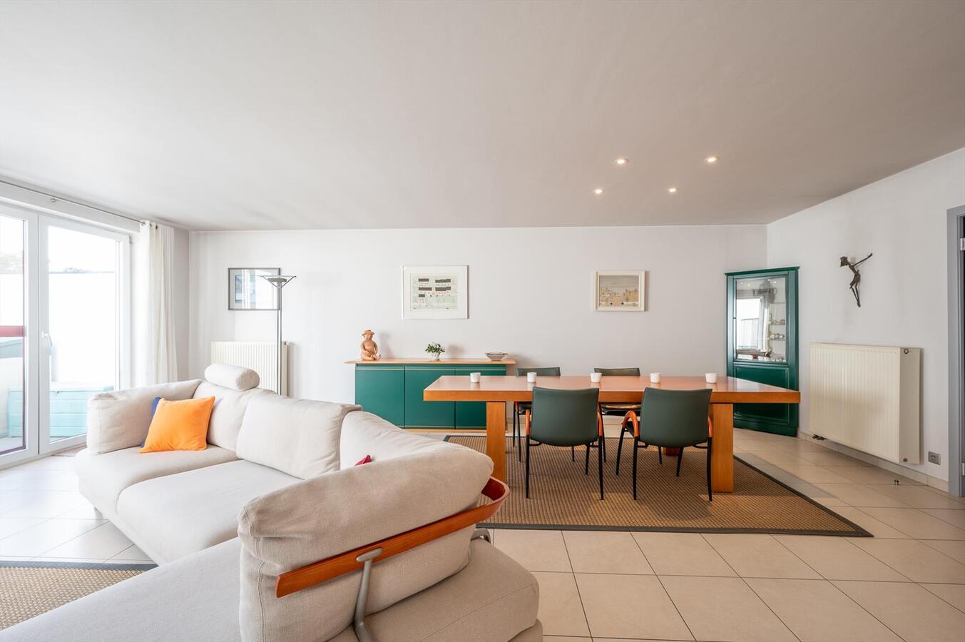 Goed gelegen woning met 4 slaapkamers, tuin &amp; parkeerplaats te Duinbergen 