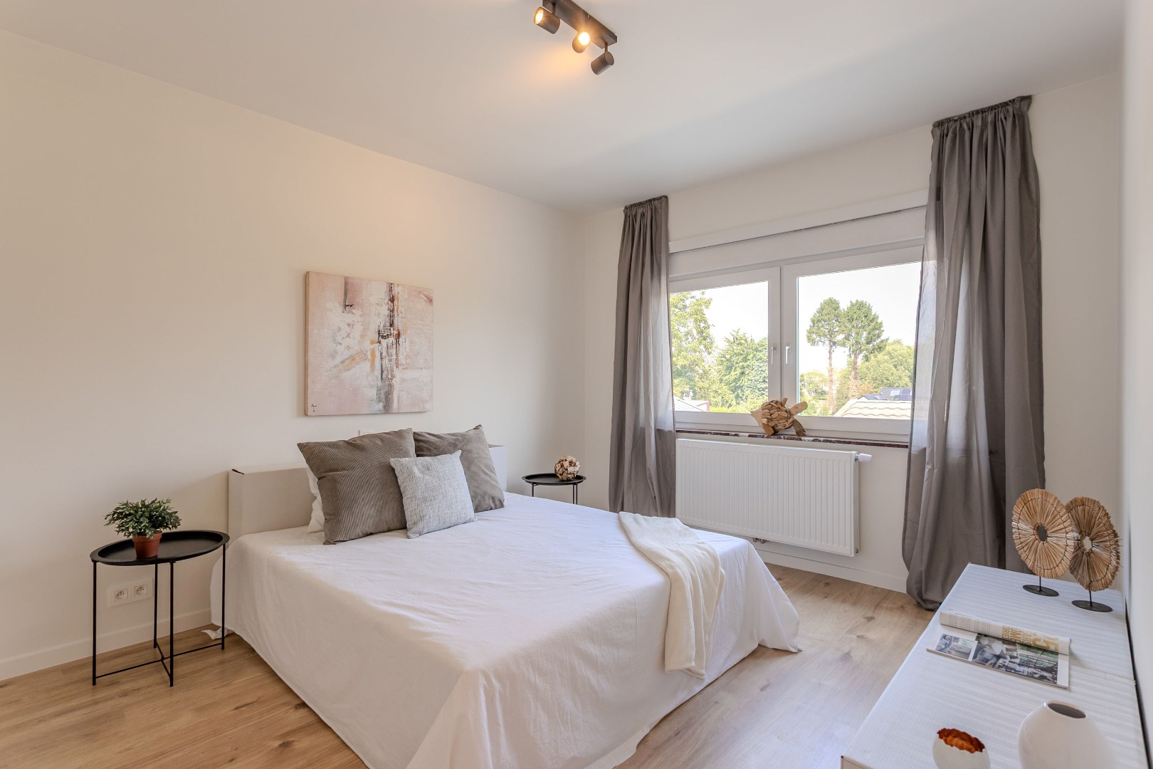 Gerenoveerde woning (EPC B) met 3 slpks (5 mogelijk) garage en tuin in een rustige straat te Lembeek 