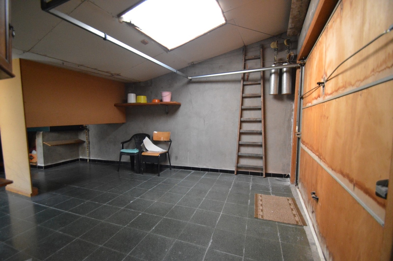 Te renoveren hoekwoning met garage - Heist 