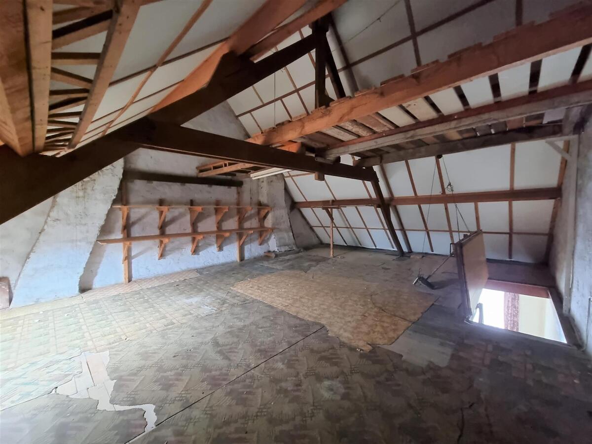 Ruime, te renoveren woning met klein atelier - Zeebrugge 