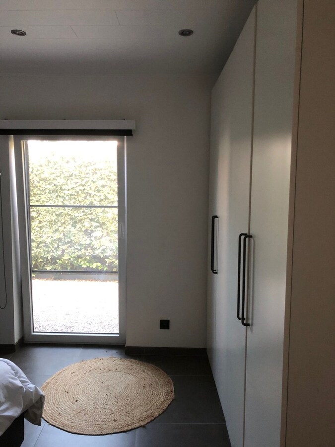 Alleenstaande woning met 5 slaapkamers en diepe tuin te Zarren 