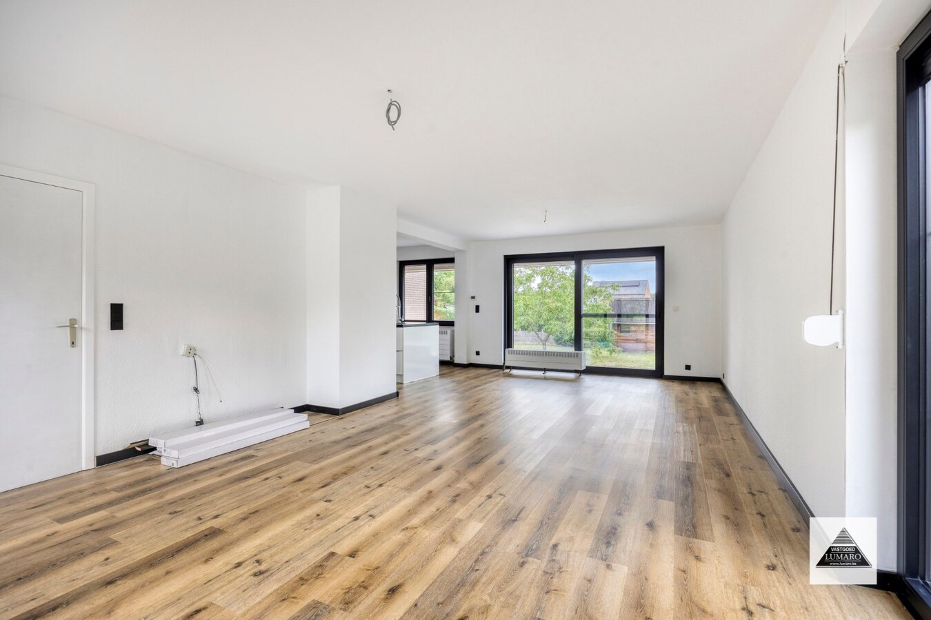 Instapklare woning voor gelijkvloers wonen. 3 slaapkamers, kelder met garage. 