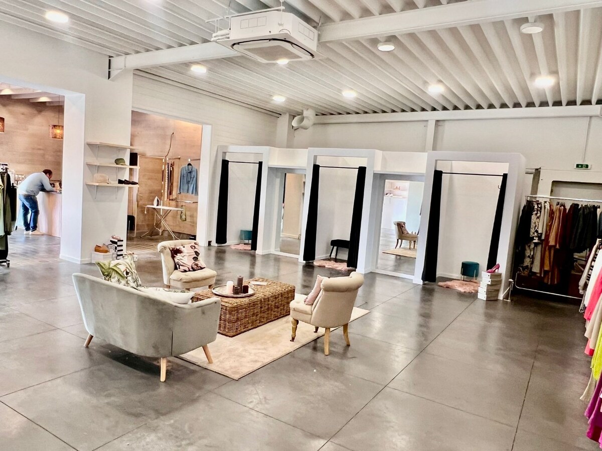 Ruime winkelruimte te huur in Moorslede, perfect voor diverse doeleinden! 