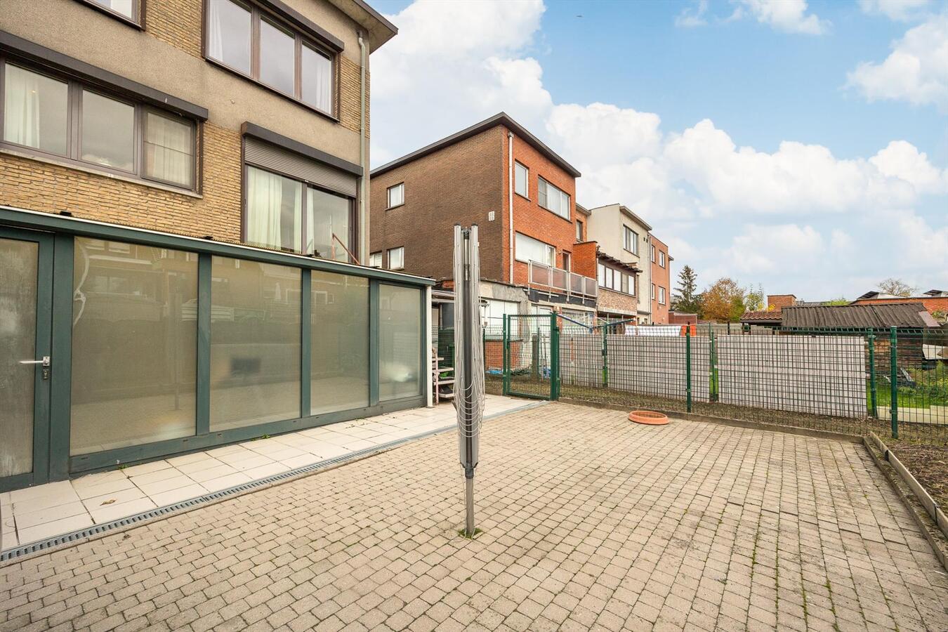 Ruime HOB met garage op een rustige locatie te Schelle! 