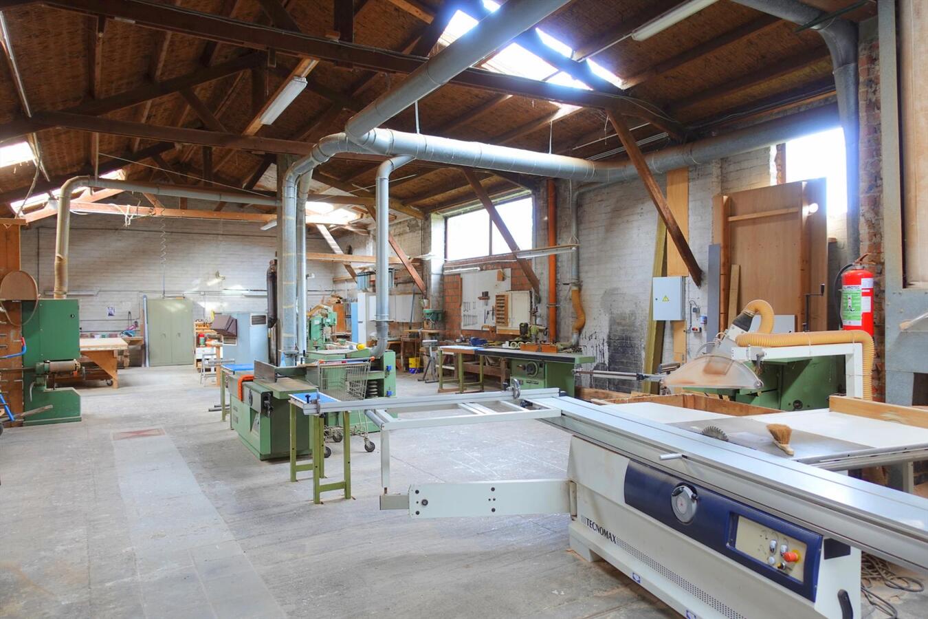 Uitzonderlijke woonst met werkplaats 