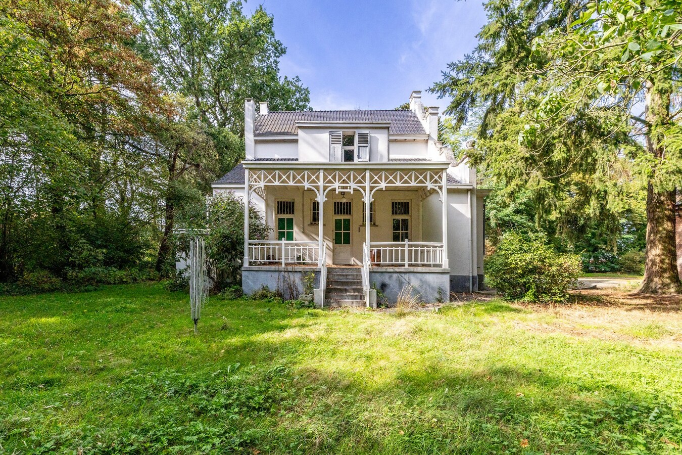 Charmant landhuis in een parkdomein van 7065m² 