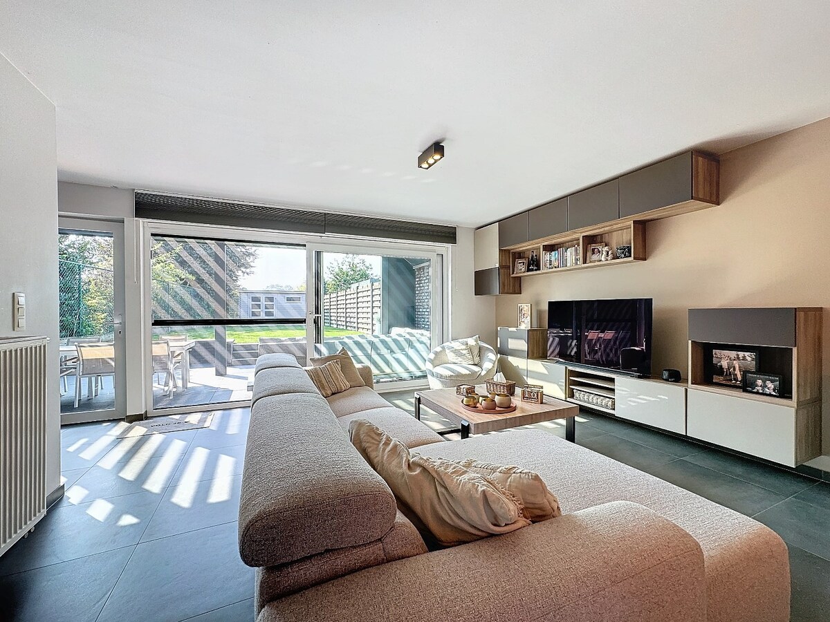 Op en top afgewerkte, energiezuinige gezinswoning (2013) te Velzeke 