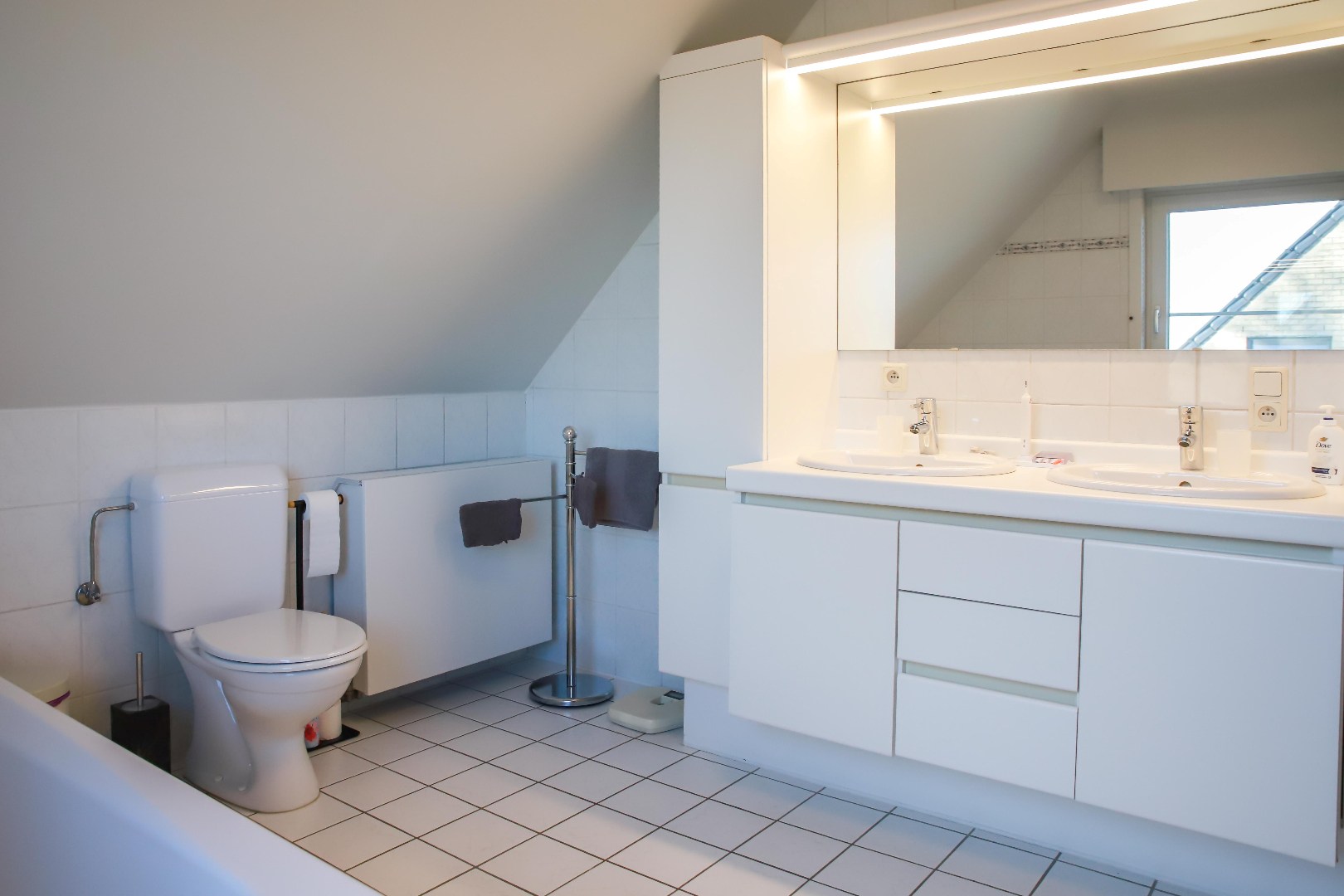 Prachtige alleenstaande woning met garage, carport en tuin op 648m² 