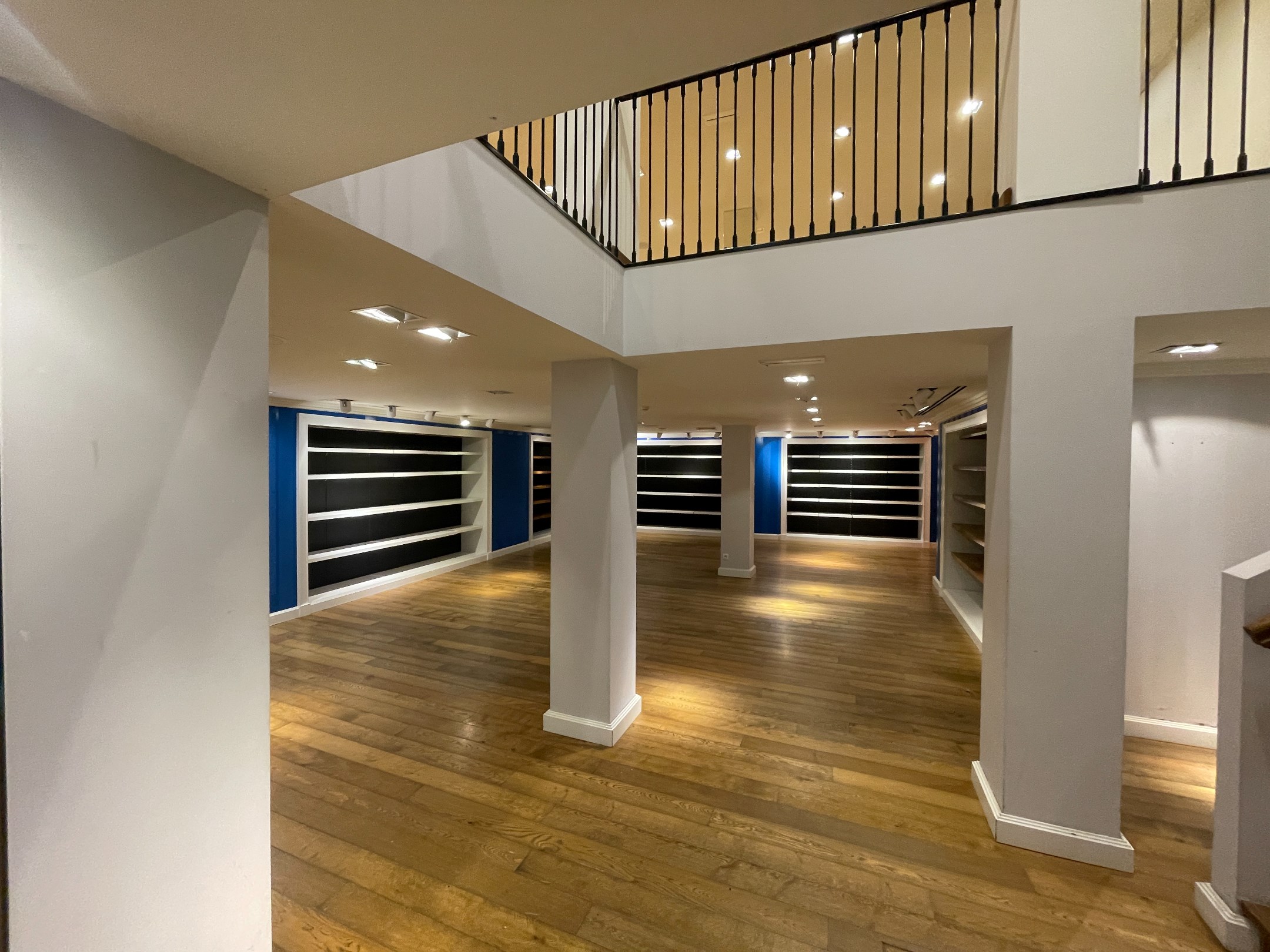 Local commercial exclusif à louer - emplacement de choix sur la Place m’as-tu-vu, à Knokke. POP-UP possible ! 