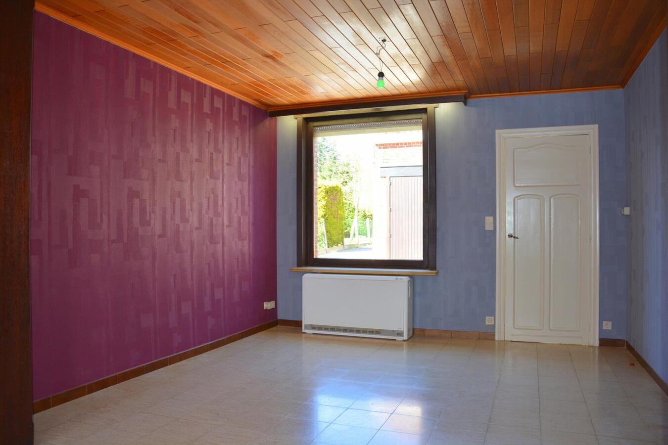 Ruime woning met grote opslagplaats/loods en zonnige tuin 