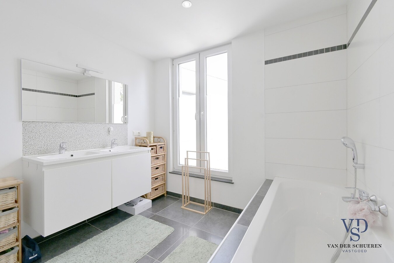 Comfortabele woning met tuin op topligging in Gavere. 