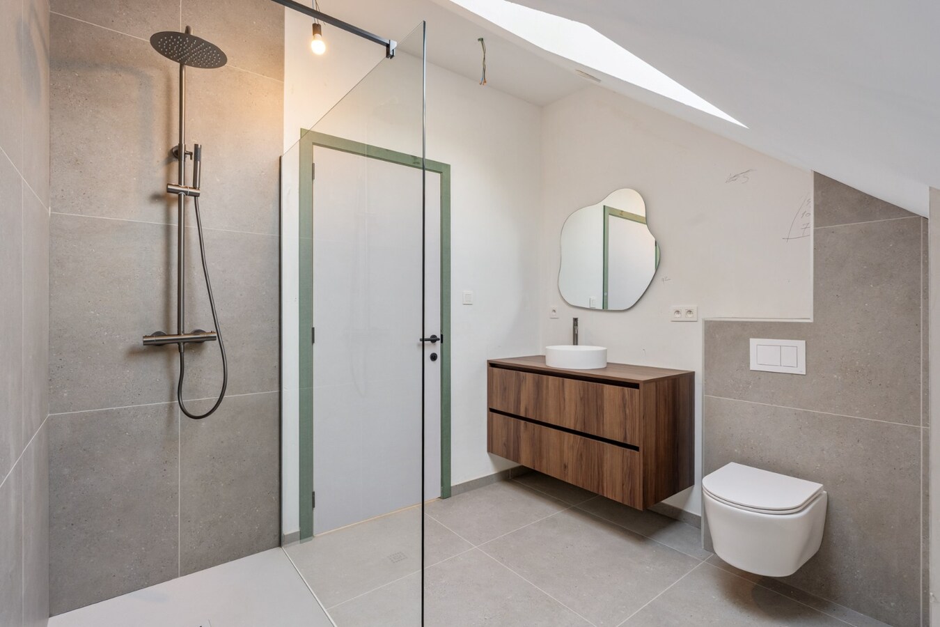 Exclusieve woning in volledig heropgebouwde hoeve op een perceel van 4a33ca! 