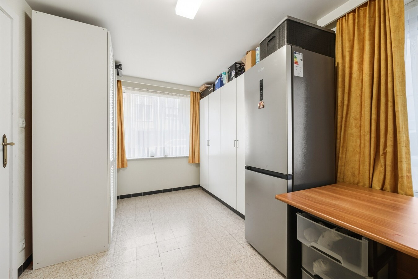 Instapklare, lichtrijke bel-etage woning met ruime garage en terras op centrale ligging 