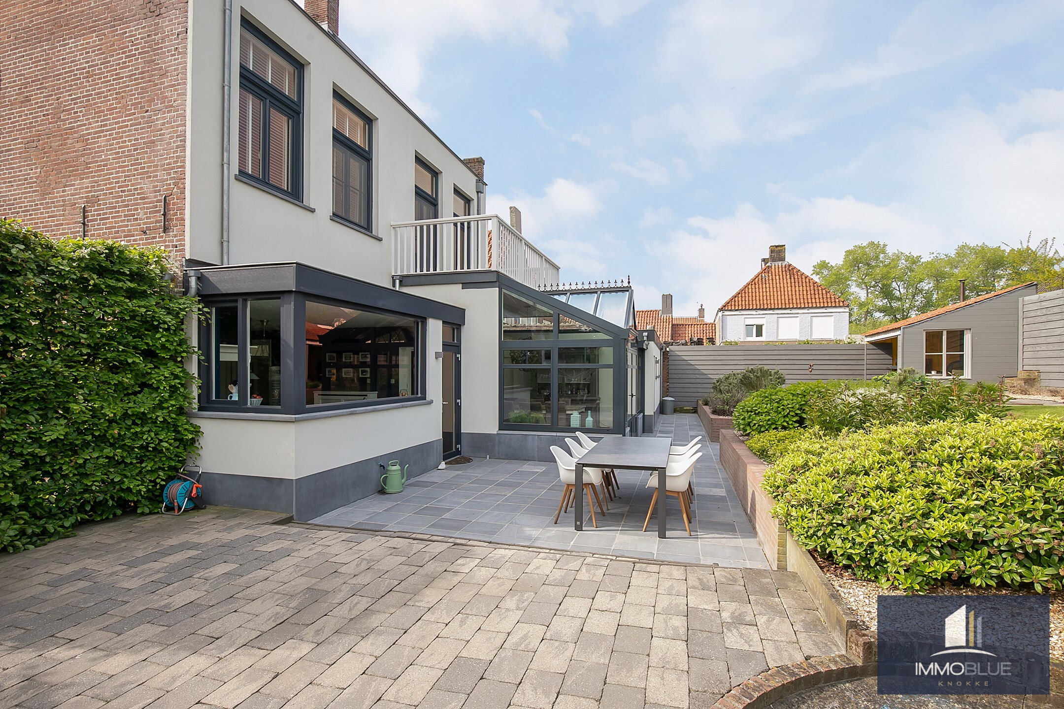 Maison de maître exclusive et élégante avec de grands espaces de vie. 