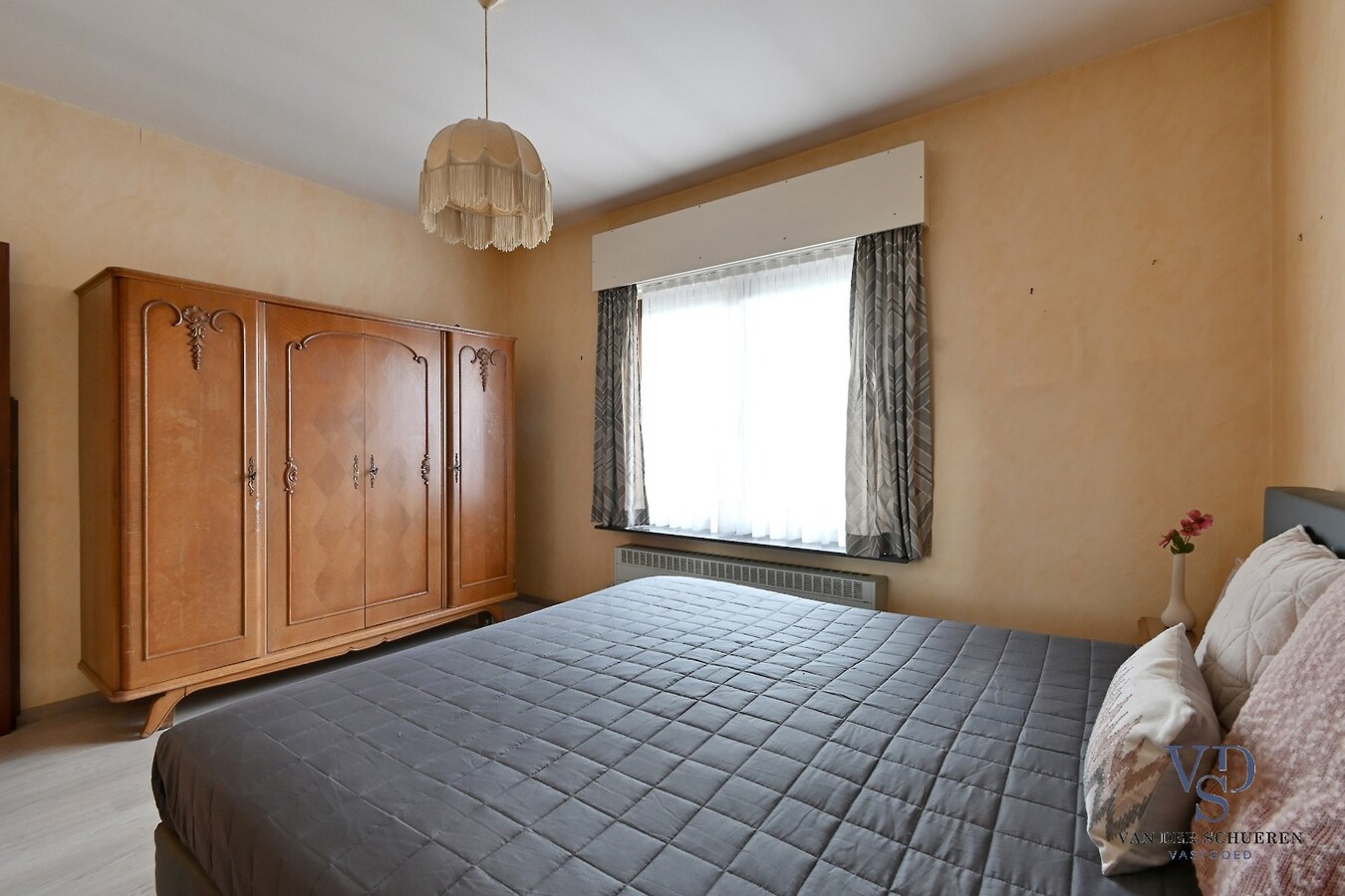 Degelijke laagbouw met grond (> 3600 m²). 