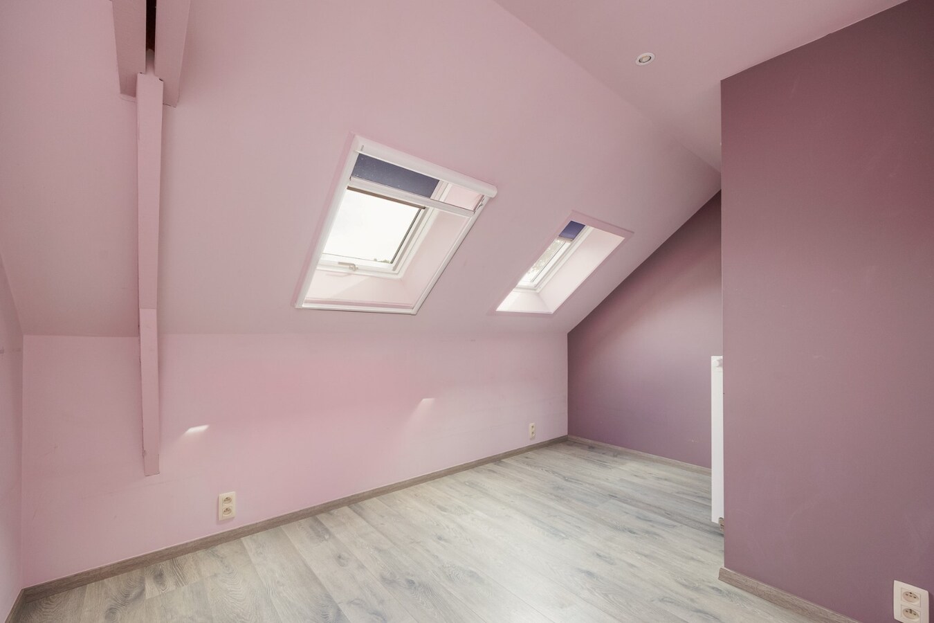 Kangoeroe/praktijk woning met 5 slaapkamers en prachtig open zicht 