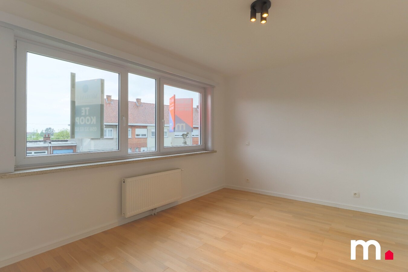 Recent gerenoveerde woning met 3 slaapkamers te Menen ! 