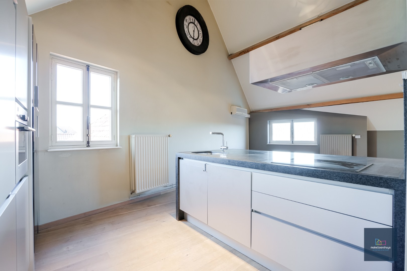 VERHUURD NSCHRIJVEN via de site ; Stijlvolle duplex in de hist. stadskern 