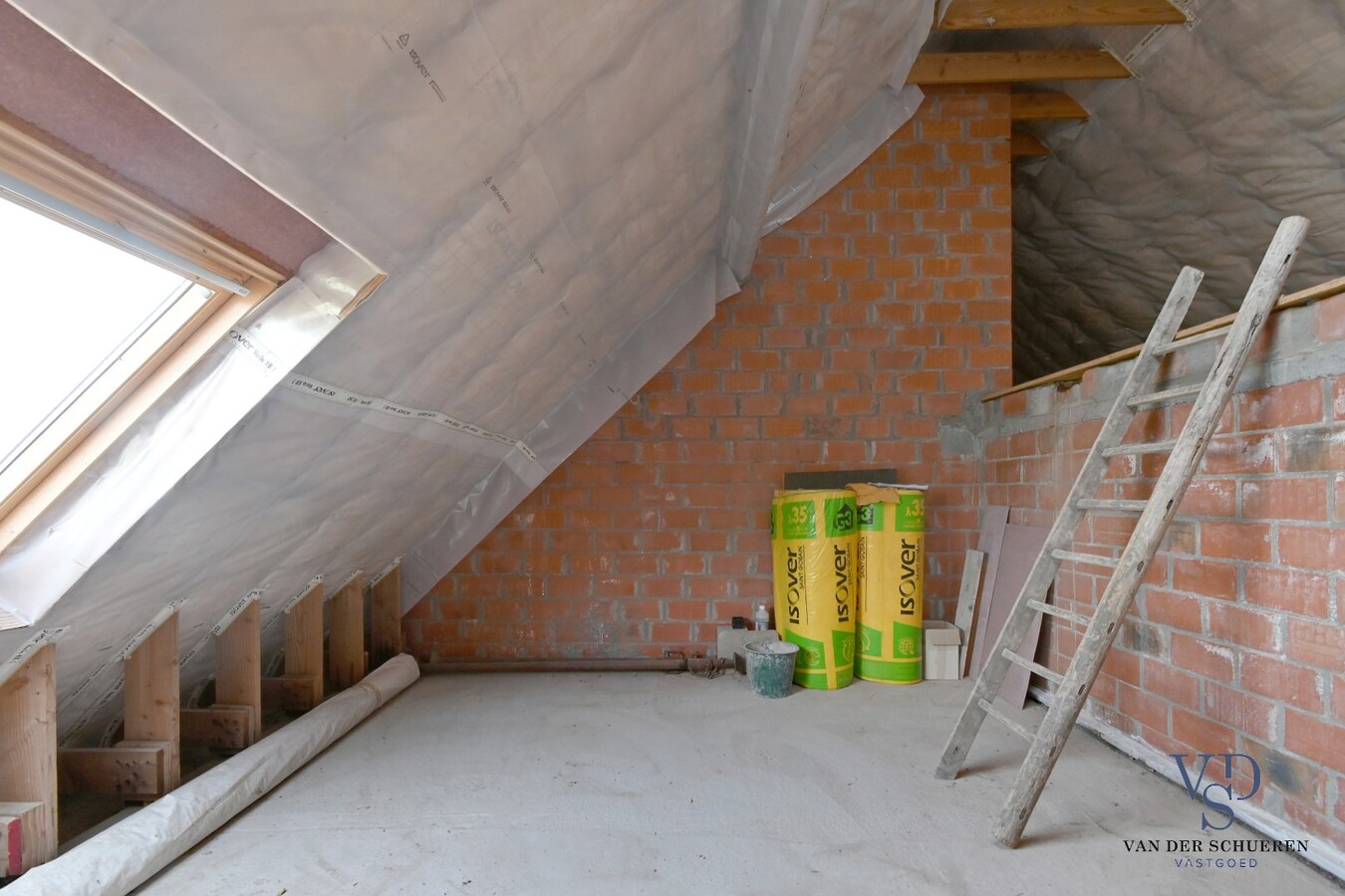 Eigentijdse woning (nog af te werken) te Vurste. 