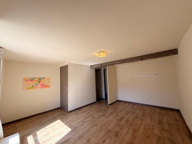 Duplex appartement met 2 slaapkamers en dakterras in het centrum van Maaseik. 