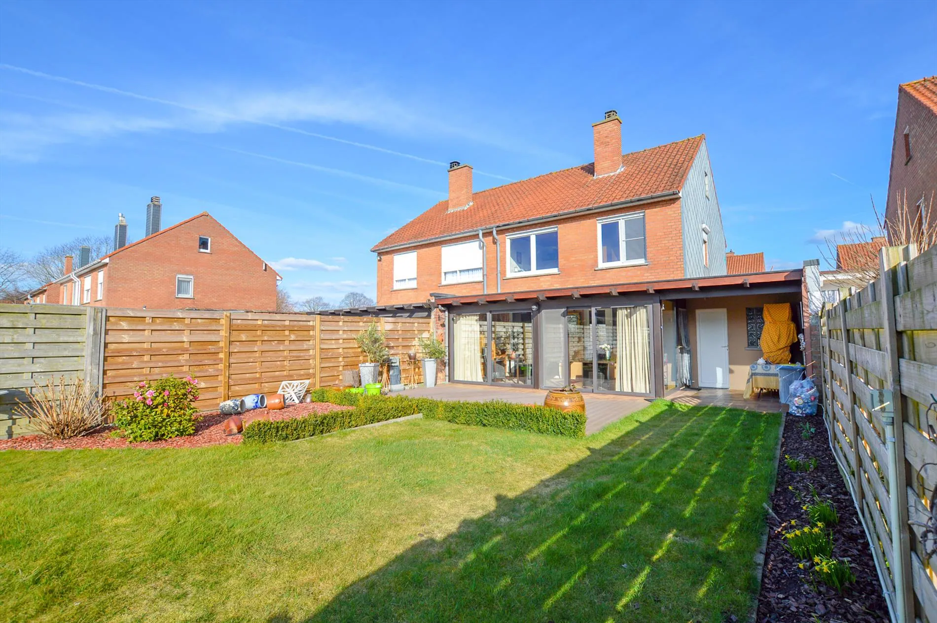 Instapklare  woning met zonnige tuin en garage