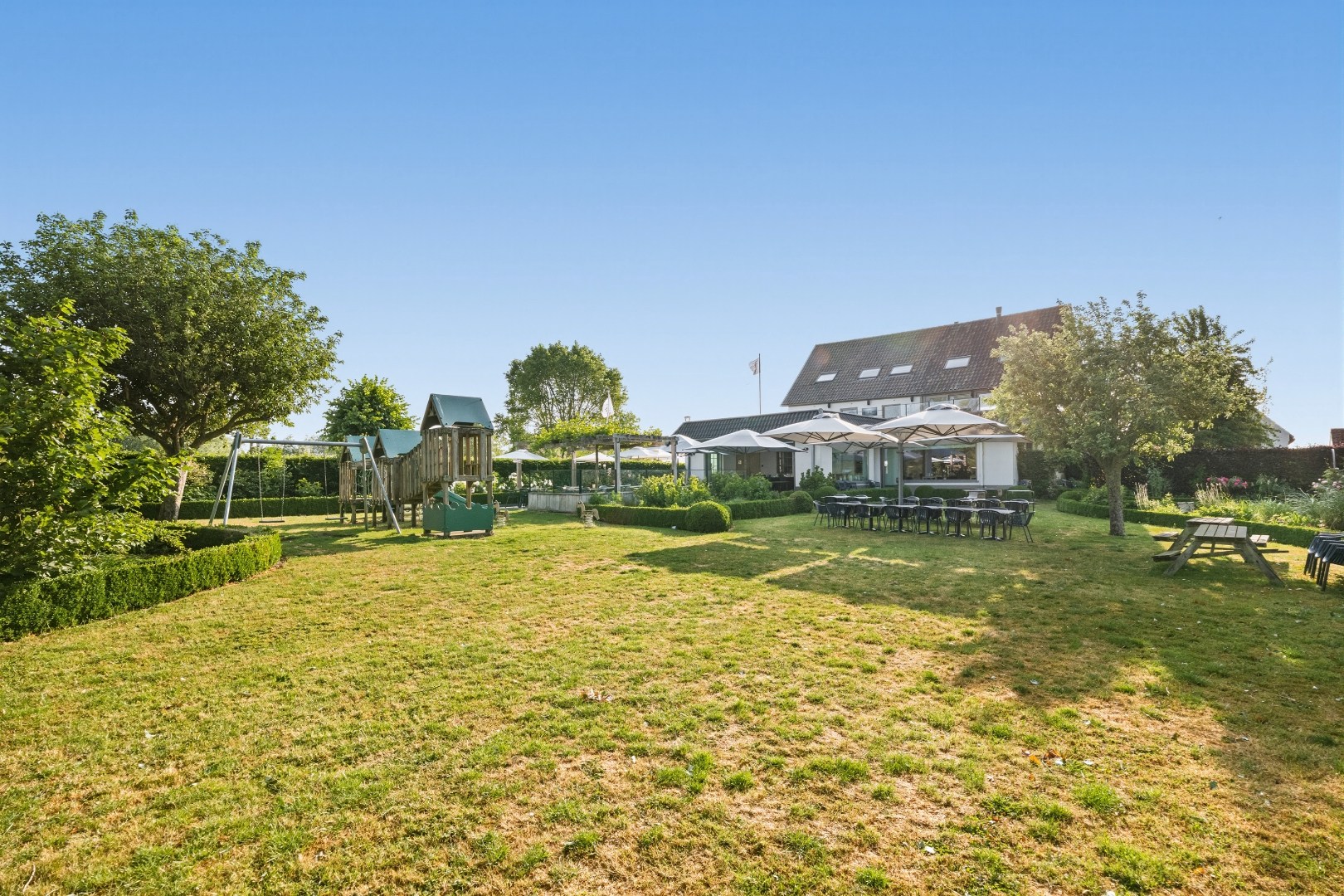 Restaurant met privéwoning en 2 B&amp;B-kamers op 4.370 m² 