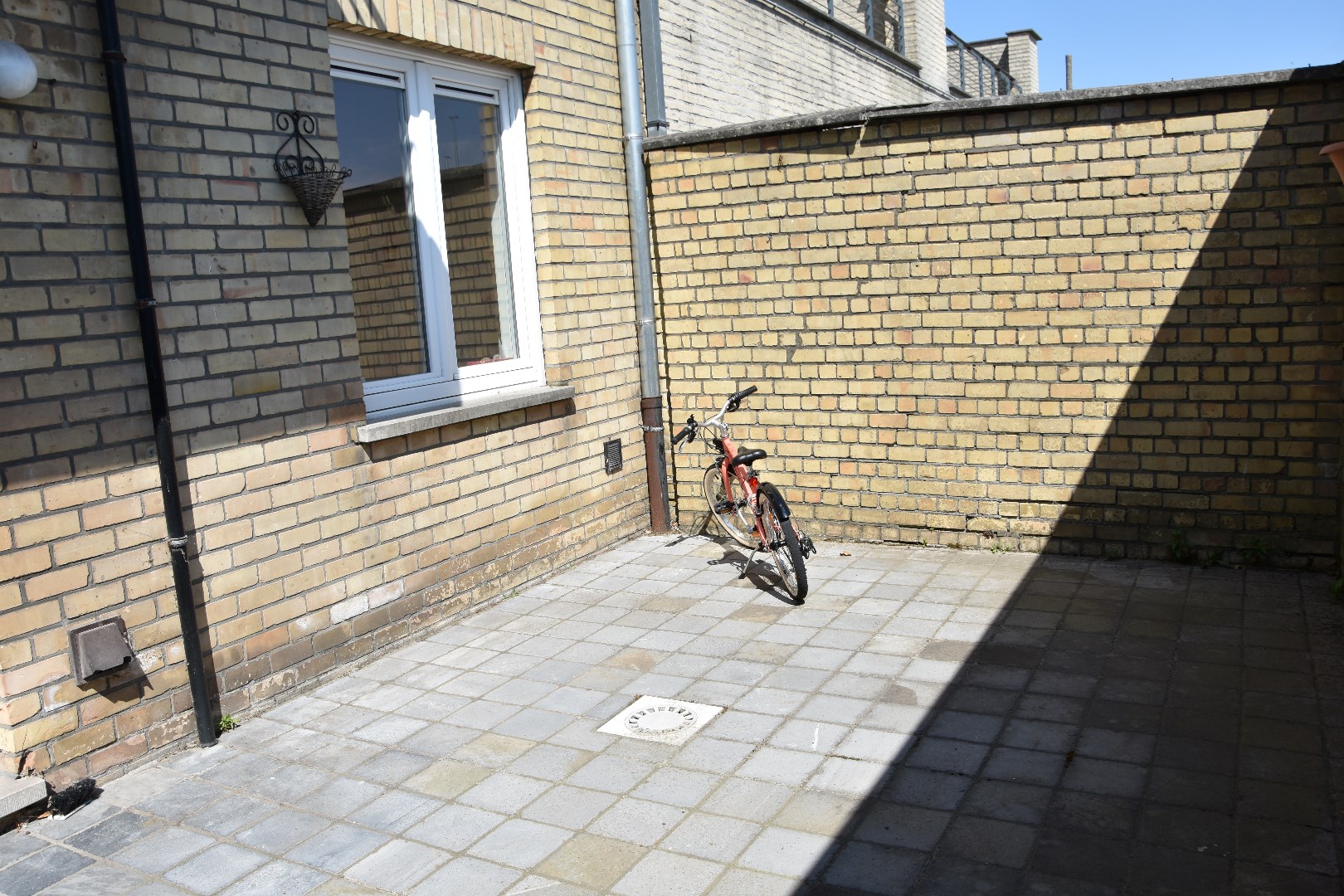 2 slaapkamer appartement met klein koertje -  JVZ253810 