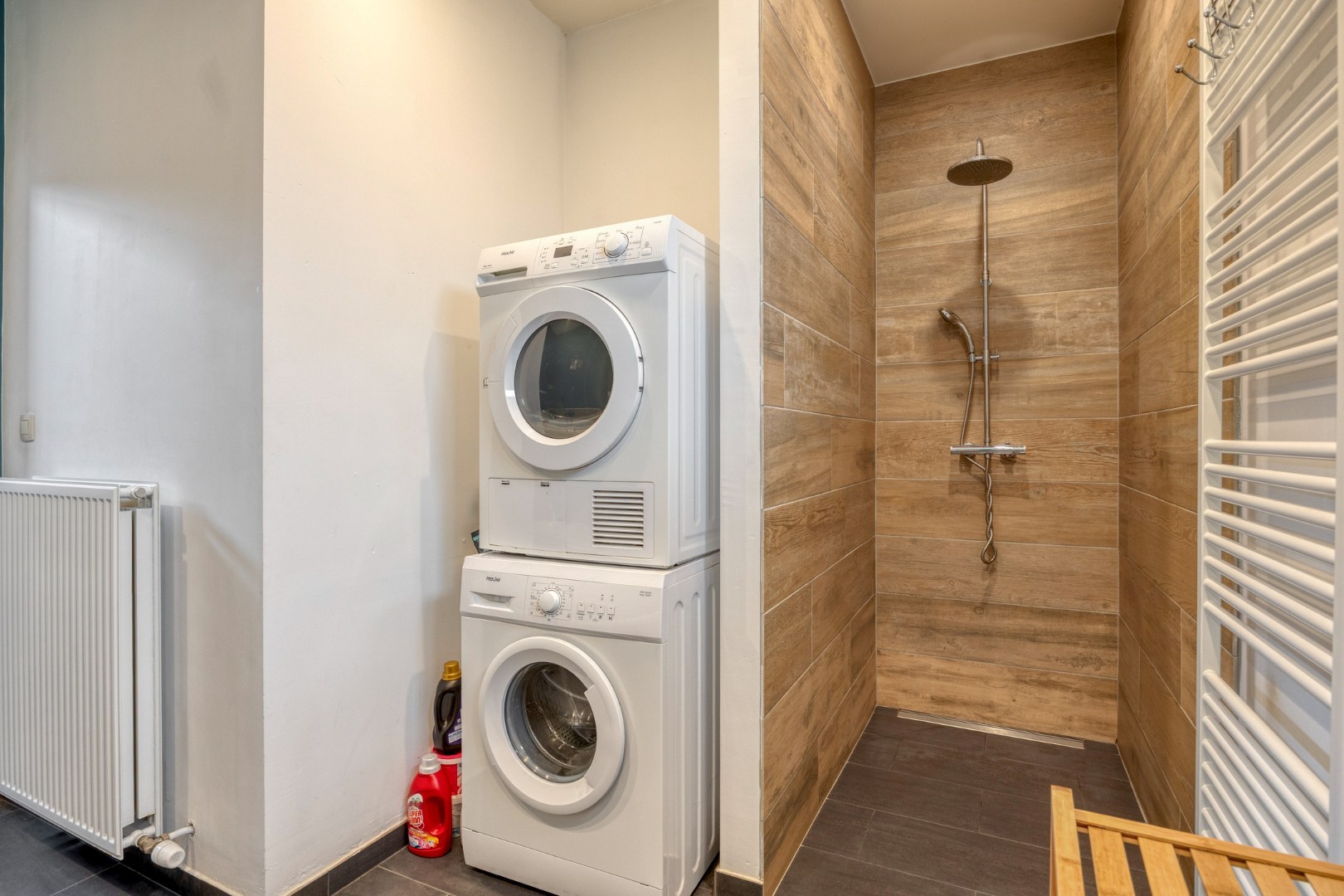 Instapklare woning met naastgelegen bouwgrond in Geel 