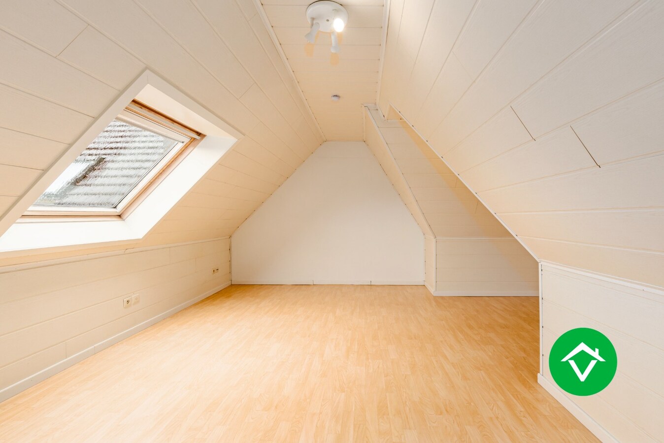 Prachtig gelegen penthouse met 3 slaapkamers en garage in centrum Torhout 