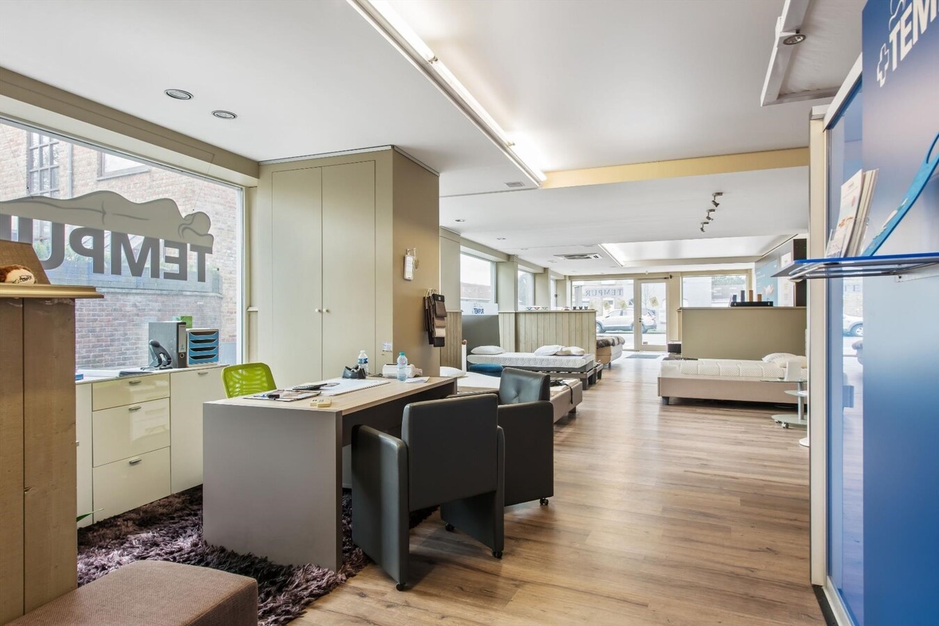 Uitstekend gelegen, gelijkvloerse handelsruimte in het centrum van Diksmuide 