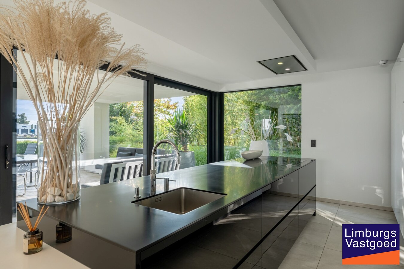 Unieke designvilla met zwembad en panoramisch uitzicht op het Albertkanaal 