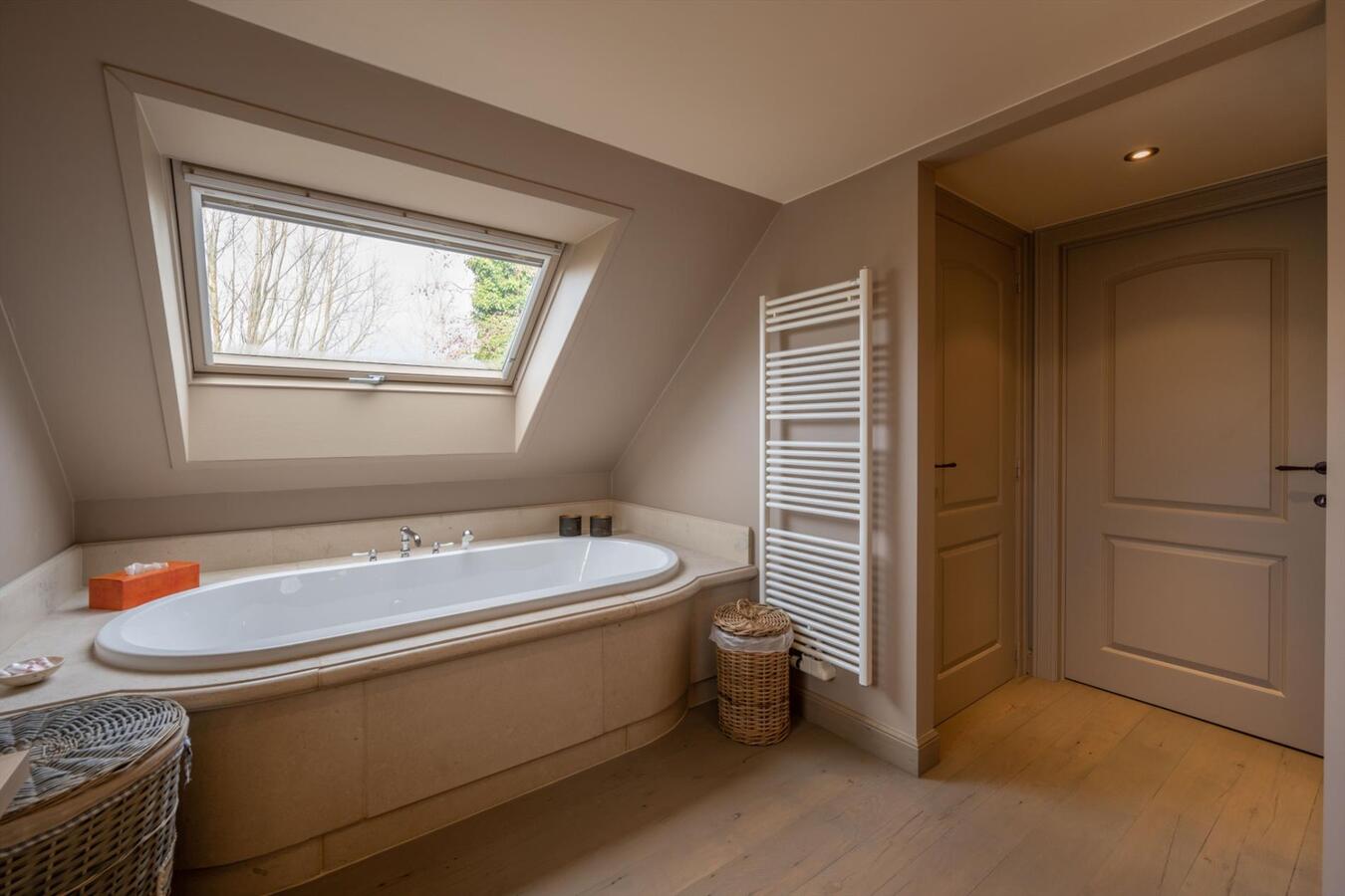 Idyllisch landhuis gelegen op 8330 m² te Ruiselede 