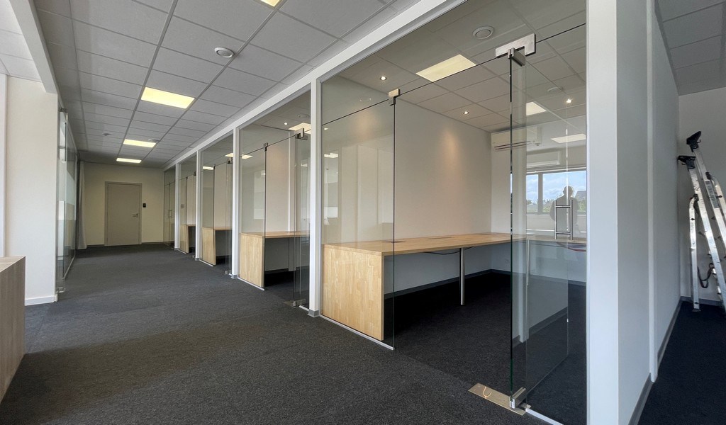 Gerenoveerde kantoren te huur in industriezone Ganzenbol Lint