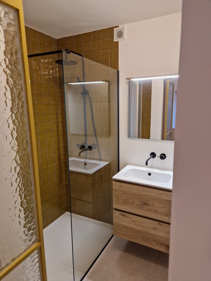 Renovated apartment for rent on the Zeedijk in Nieuwpoort. 