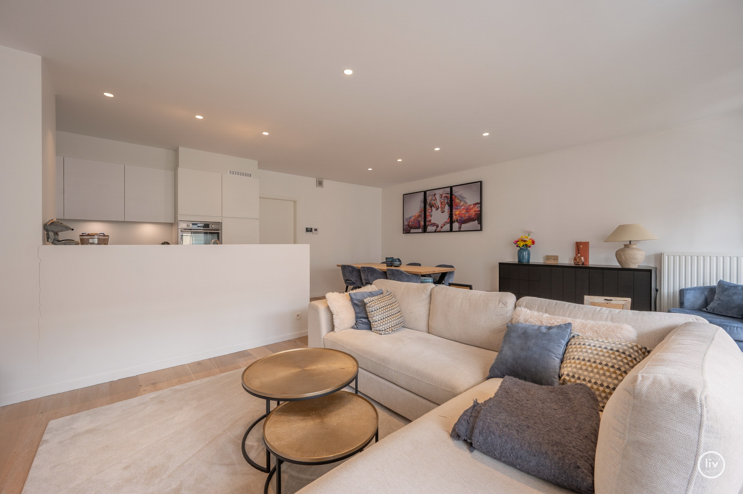 Appartement spacieux et récent (2015) avec une agréable terrasse dans un emplacement agréable sur l'avenue Léopold à Knokke. 