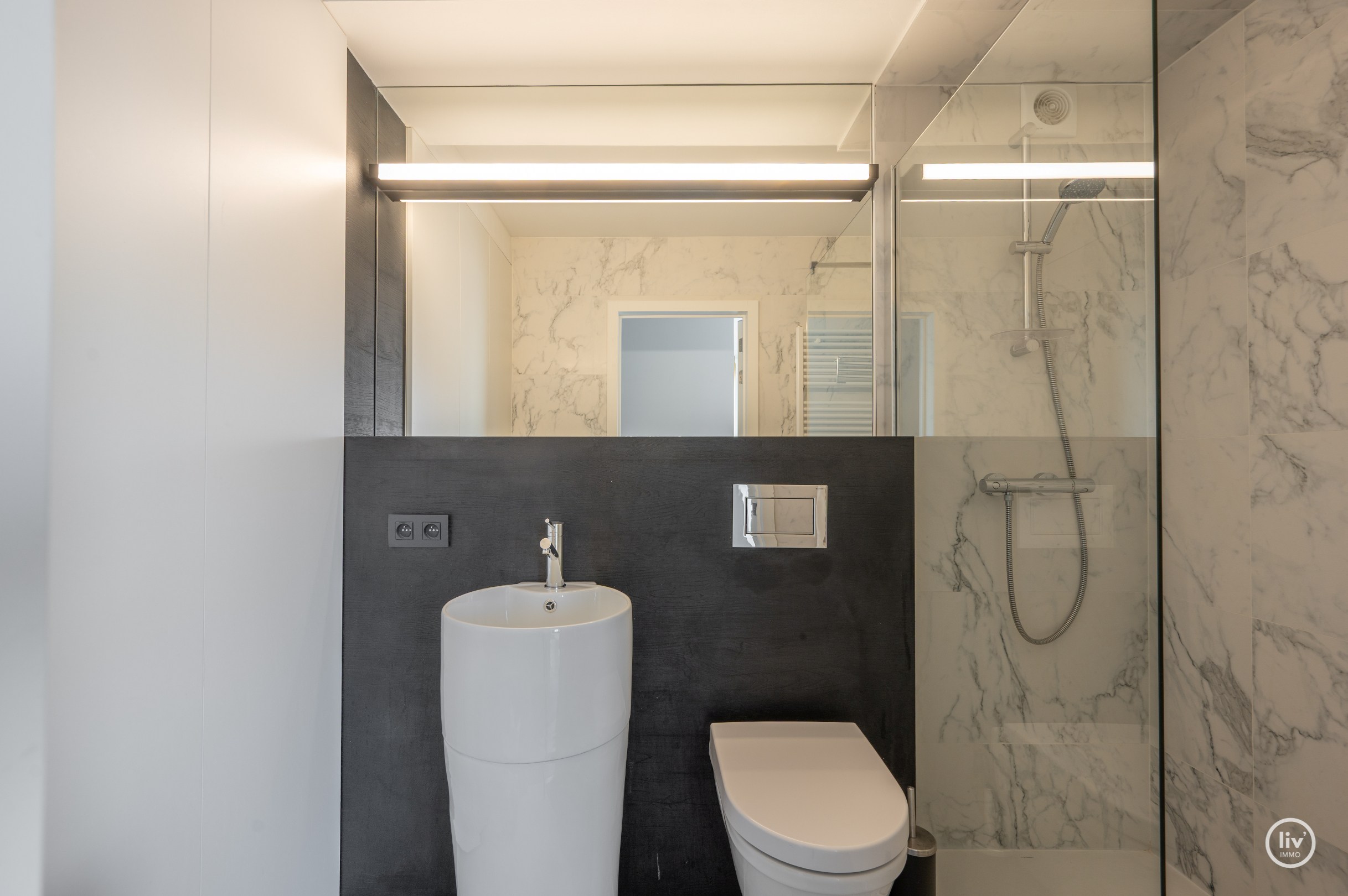 Volledig afgewerkt Hoekappartement + studio centraal gelegen in Knokke 