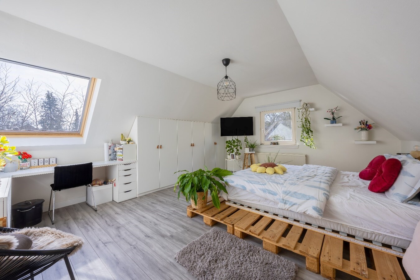 Sels villa met 4 slaapkamers, dubbele carport en garage, Zuid-West tuin op een perceel van 1.991 m² te Schilde - 's-Gravenwezel, 