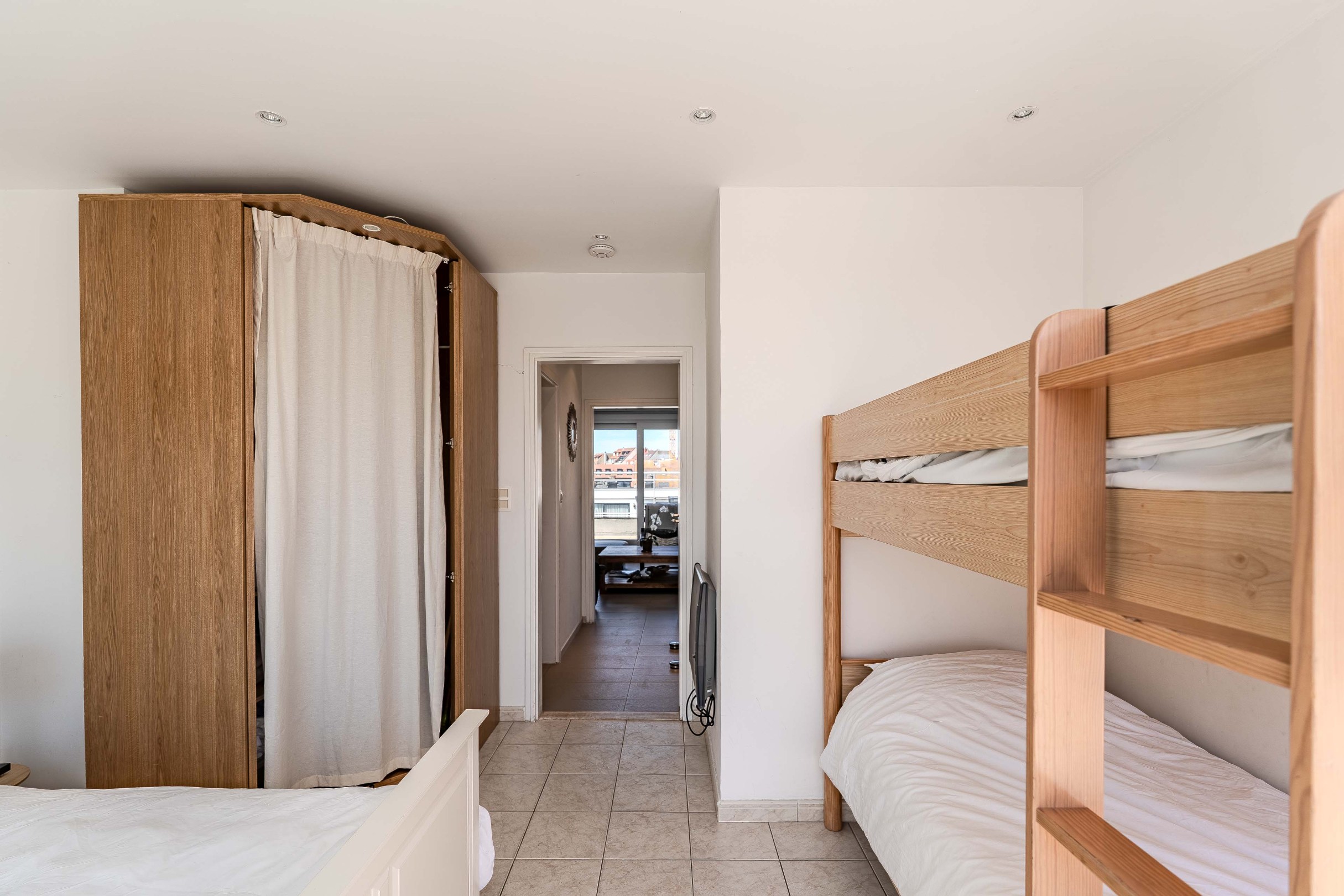 Schitterend penthouse met 2 slaapkamers, ruime terrassen en zijdelings zeezicht. 