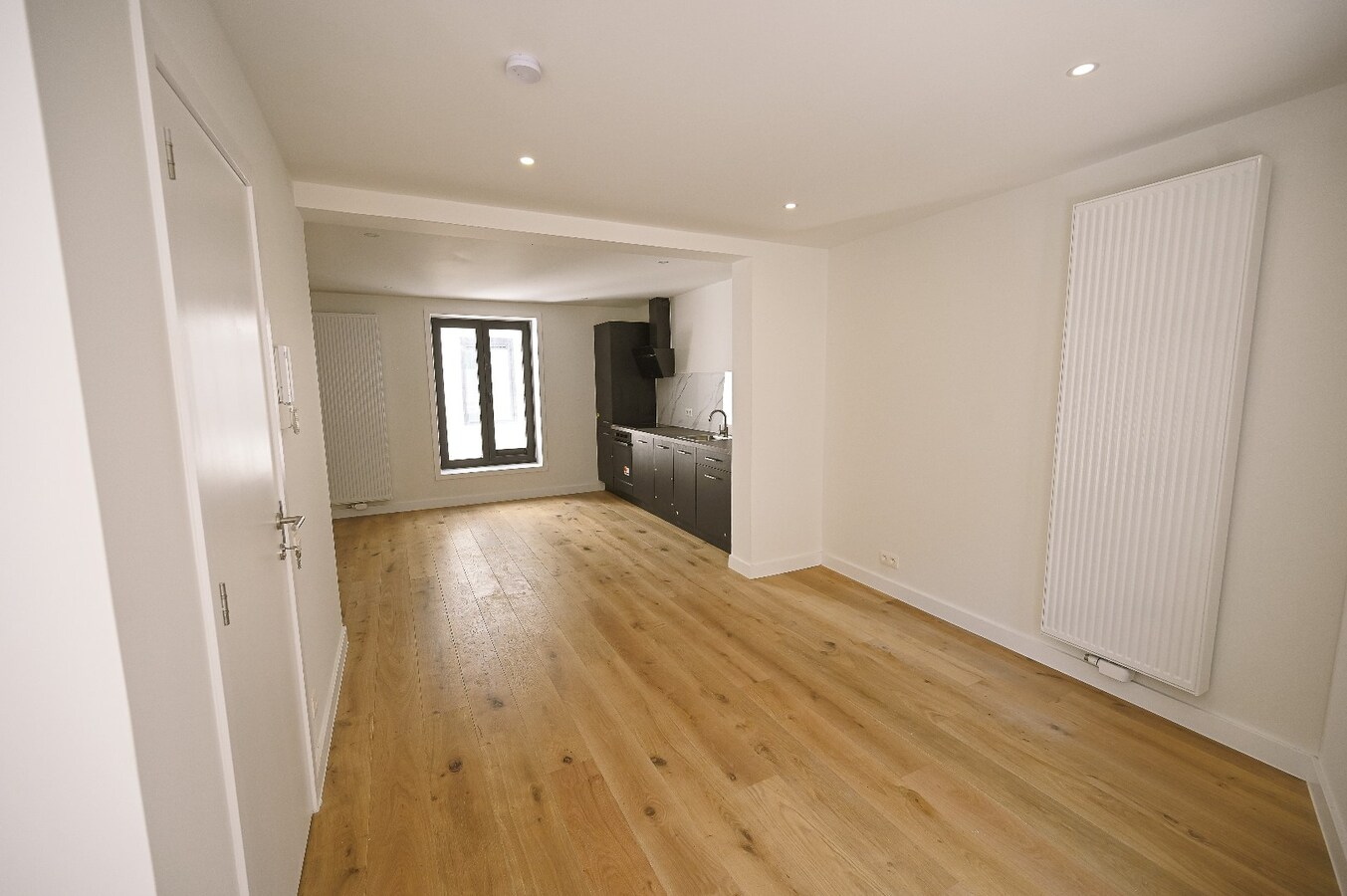 KNAP GERENOVEERD LICHTRIJK APPARTEMENT CENTRUM BLANKENBERGE 