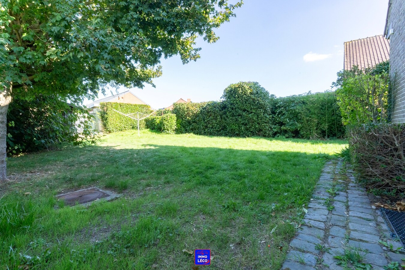 Villa "Semi Plain-Pied" érigée sur une parcelle de 669m², 2 garages, parking privé ! 