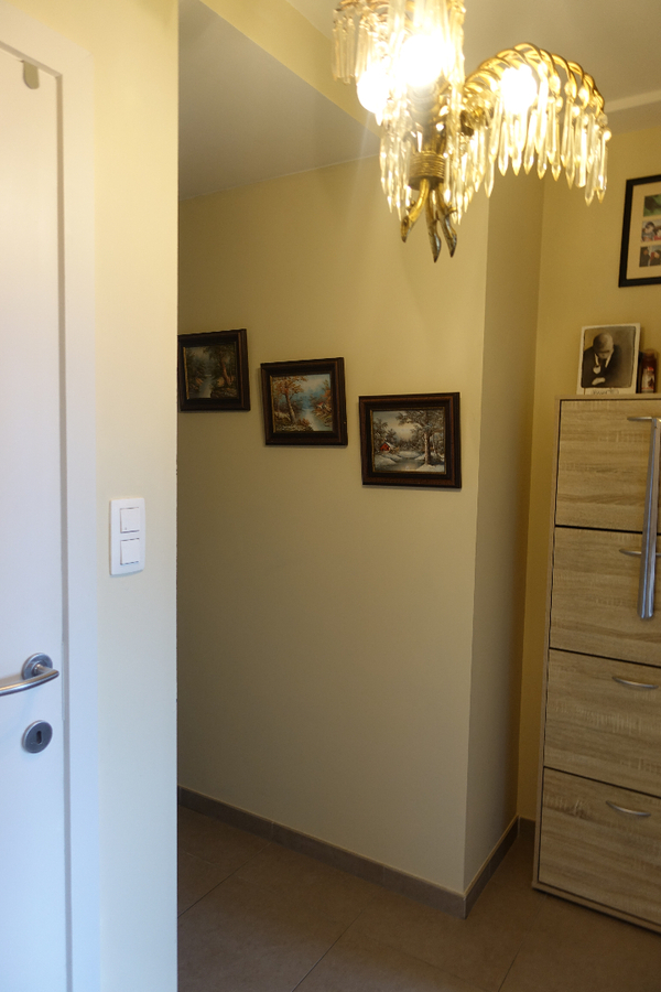 Lichtrijk appartement met autostaanplaats in het hartje van Lichtervelde 