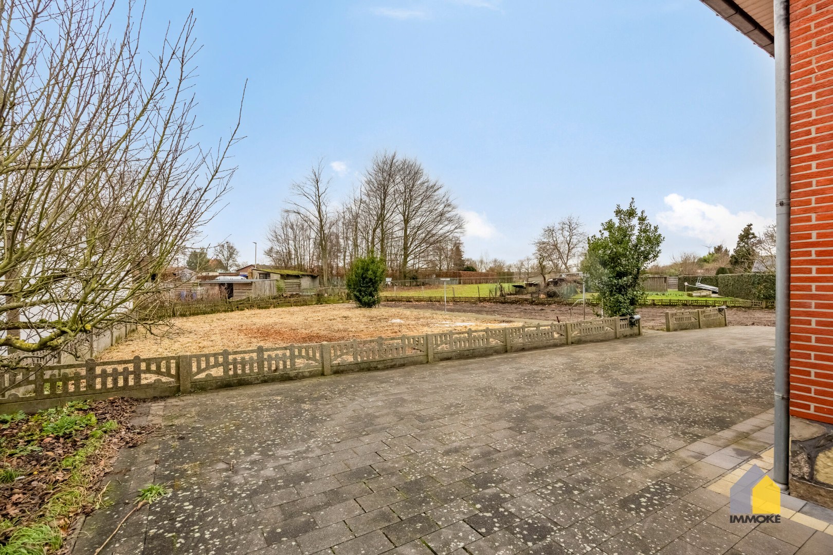 Neeroeteren: Op te frissen, vrijstaande woning op 8 a 26 ca met 5 slpks. 