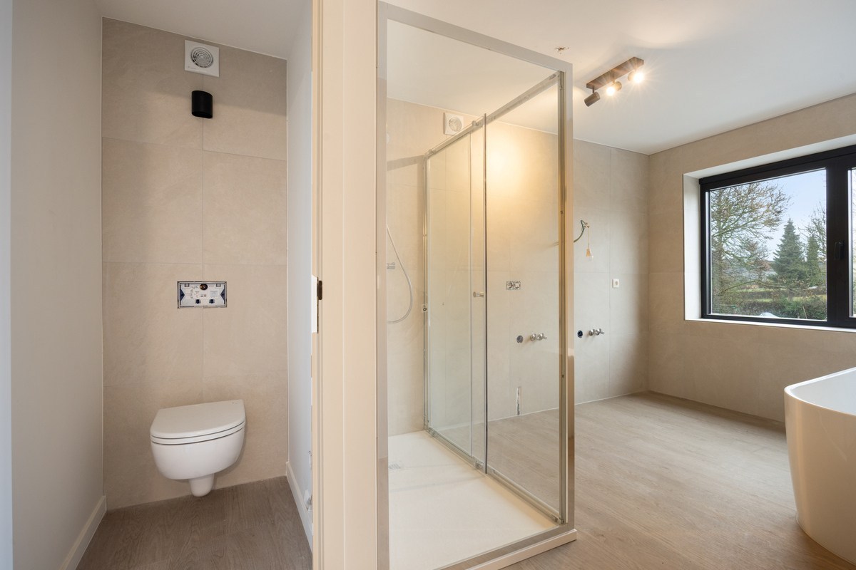 Volledig gerenoveerde halfopen bebouwing met 3 slaapkamers, tuin, terras en garage in Kumtich! – EPC 95 kWh/m² - bewoonbare opp. 153 m² 