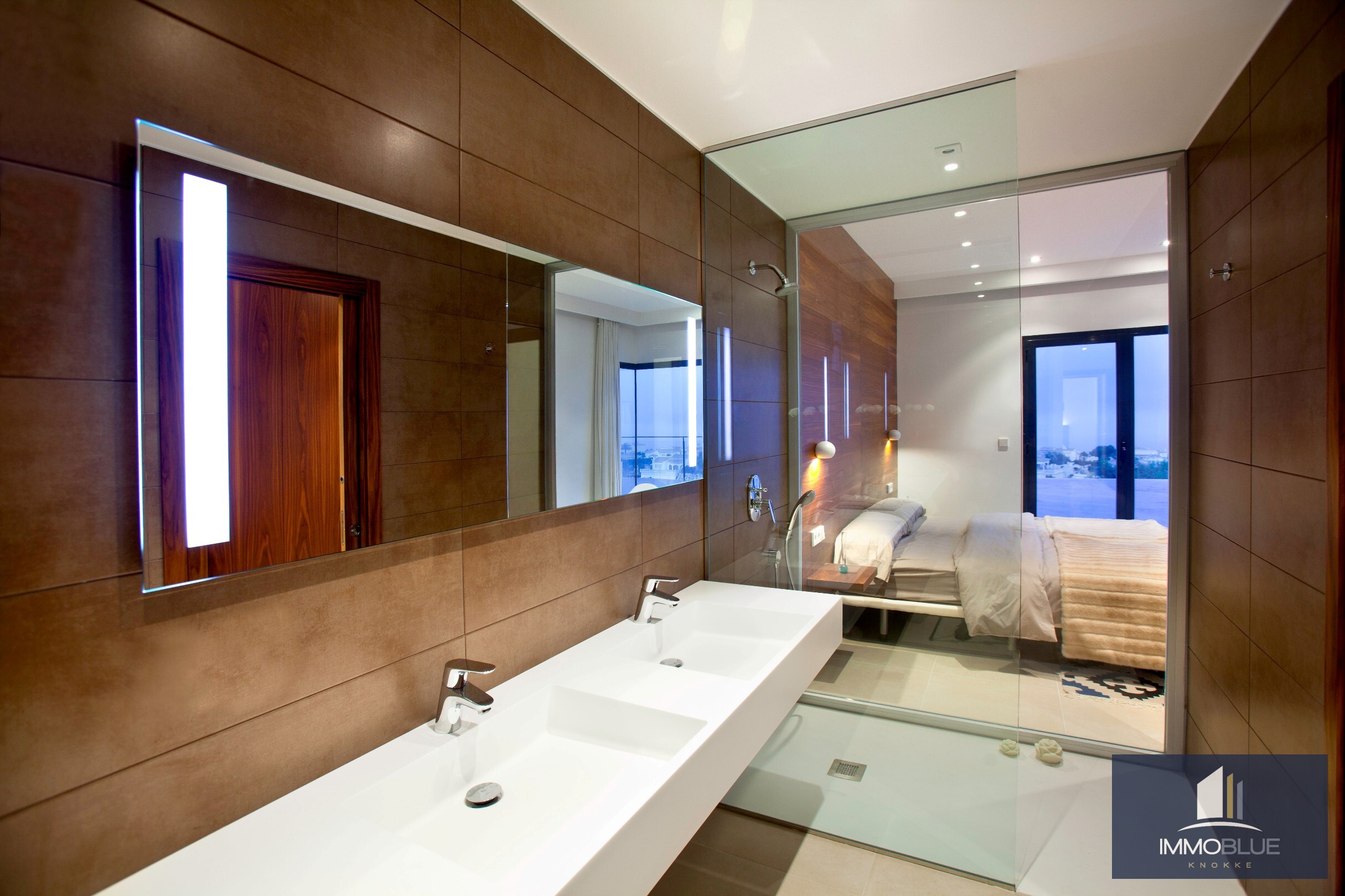 Open en praktisch wonen in mediterrane omgeving. 