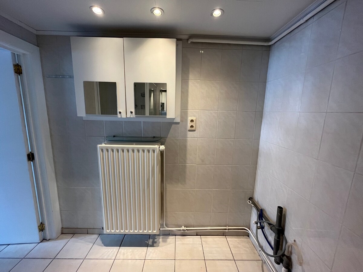 Ruim 2-slp-appartement met garage 