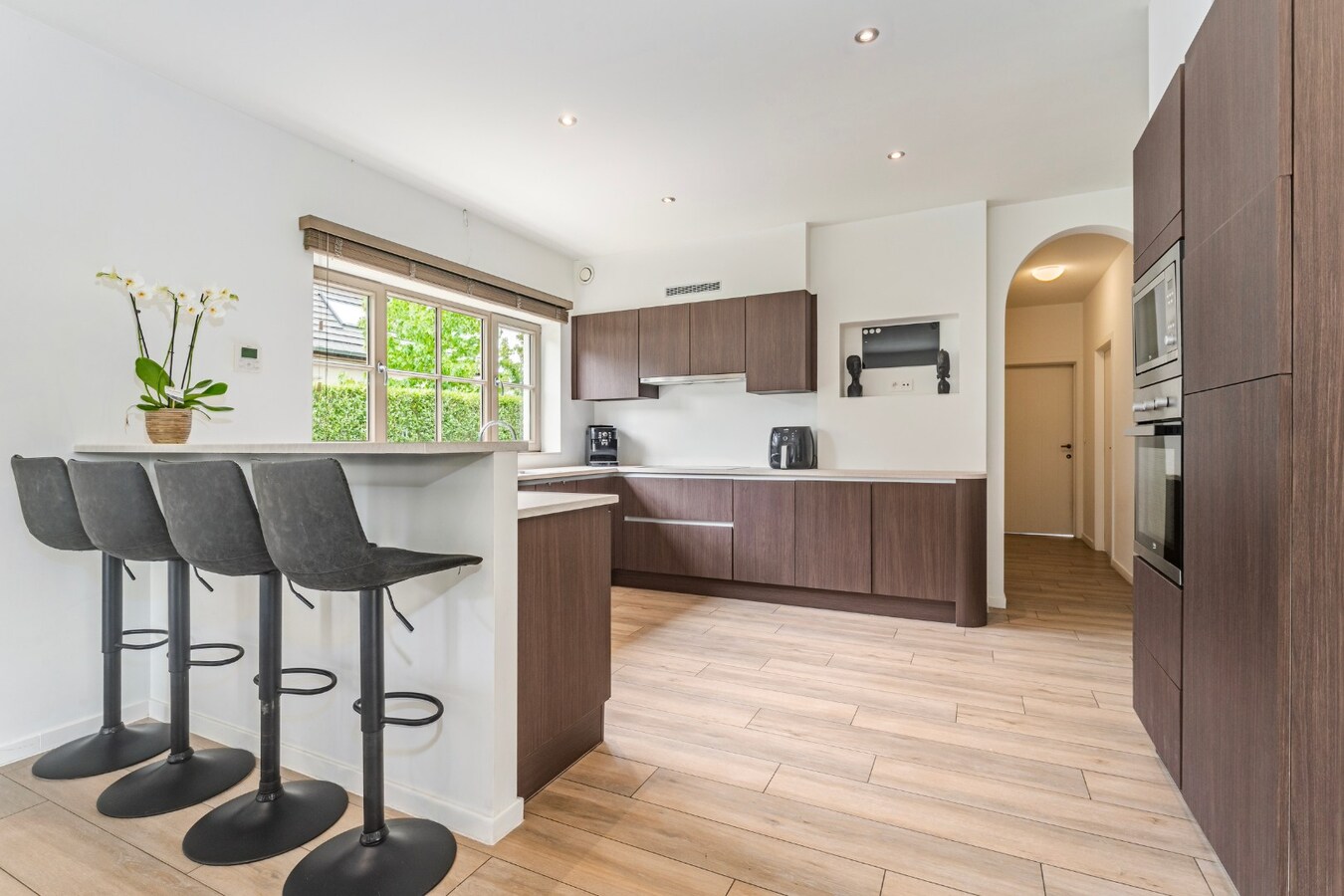 Exclusief gerenoveerde vrijstaande villa in rustige en residentiële omgeving 