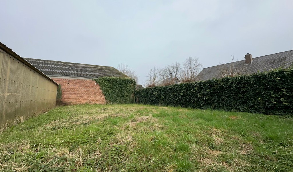 Handelspand met garage te koop in Merelbeke-Melle