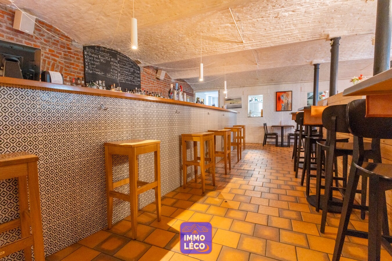 Ensemble immobilier avec restaurant, habitation, entrepôt et bureaux, IDEAL INVESTISSEURS !! 