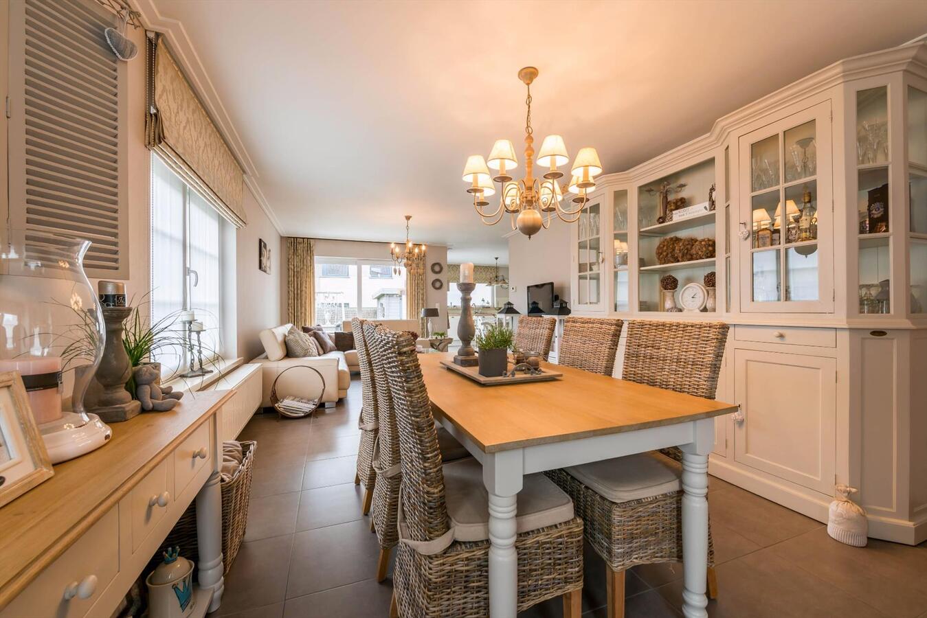 Prachtig afgewerkte halfopen woning met 3 slaapkamers 